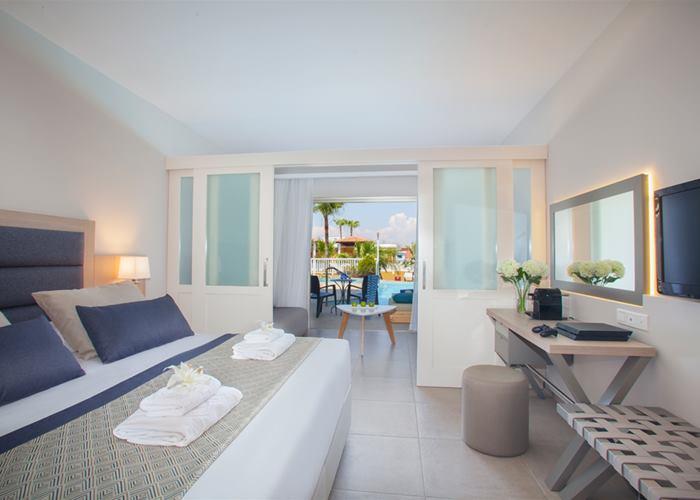 Atlantica Aeneas Resort - Family 4 Premium Swim Up Room with Partition